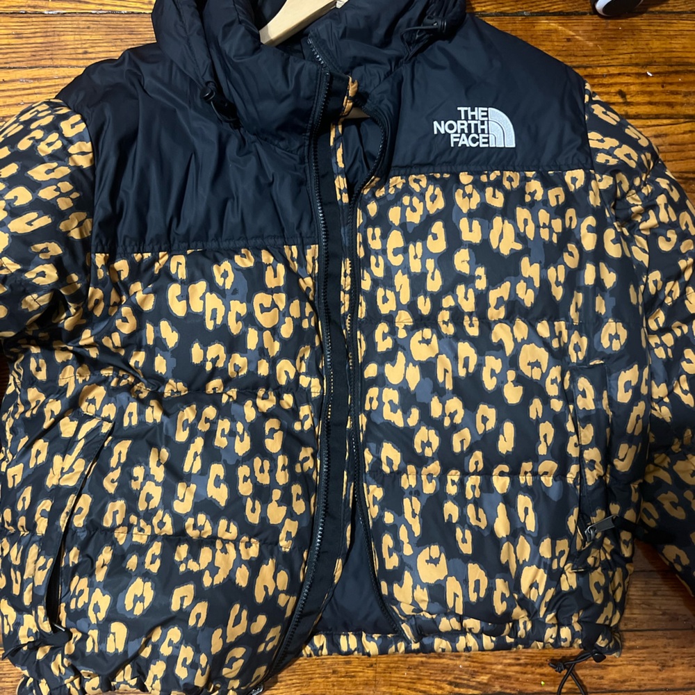 Woman North Face puffer